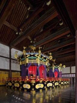 宗辰 造 紫銅鹤首亀甲花入 天皇陛下即位大典記念 高御座 - 京都御所
