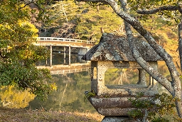 葛屋型灯籠 - 修学院離宮