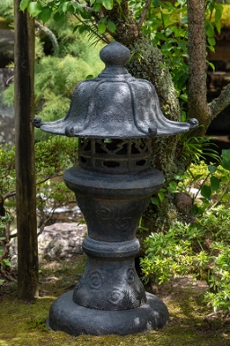 ノスタルジー　吊り灯籠　庭園　燈籠　波千鳥　電装付　鋳鉄製　和風 道風型灯籠 石灯籠 和風石燈籠 高さ約115センチ 【石川県